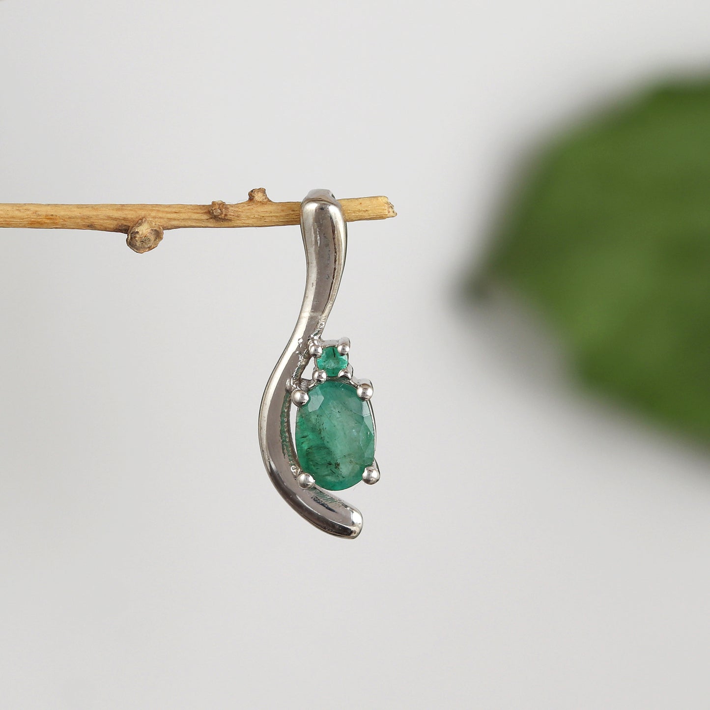 925 Sterling Silver Emerald Pendant-May Birthstone Pendant-Emerald Dainty Pendant-Emerald Jewelry-Silver Chain Pendant-Precious Pendant