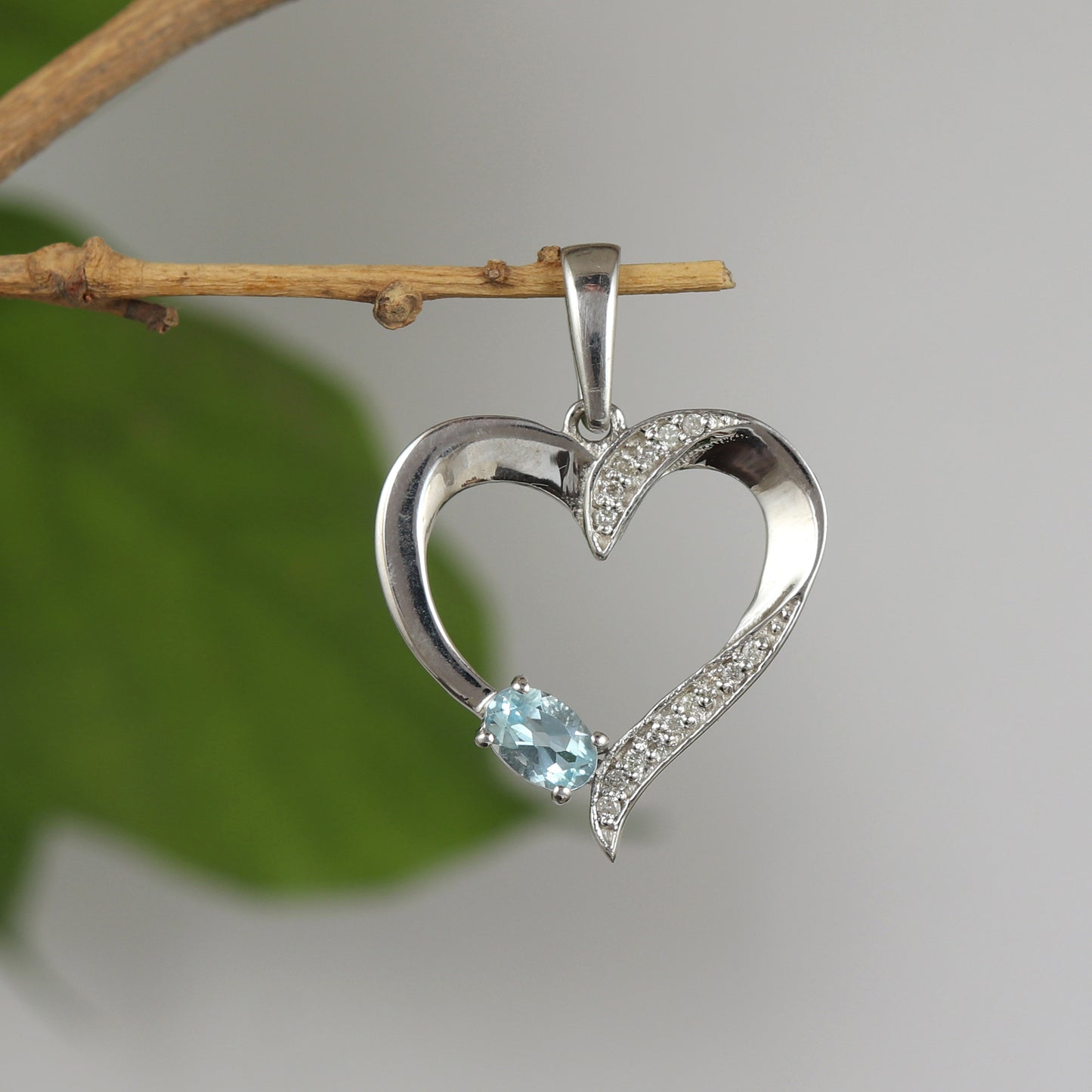 Natural Aquamarine Oval Cut Gemstone Pendant-925 Sterling Silver Pendant-March Birthstone Pendant-Heart Shape Pendant-Chain Pendant for Gift