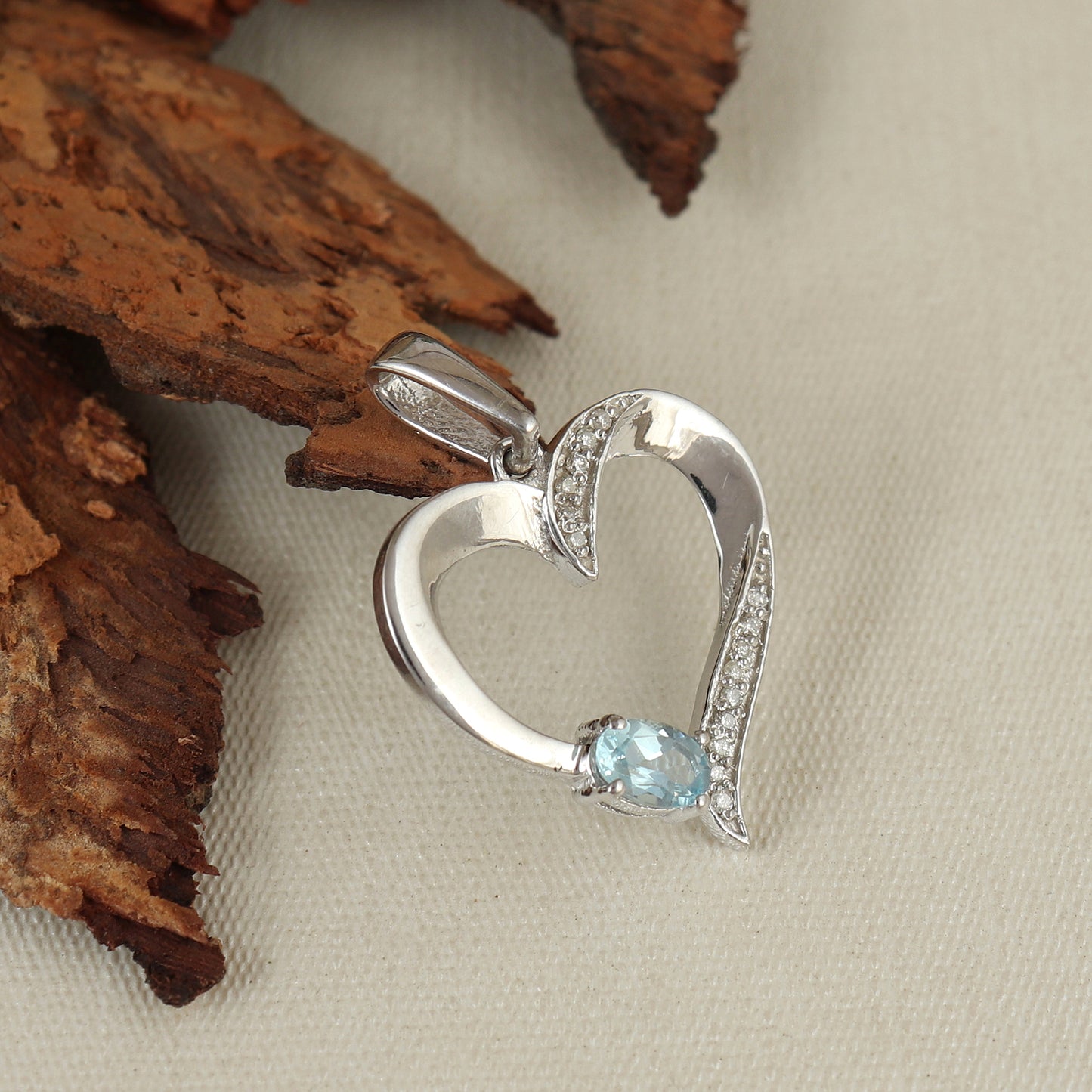 Natural Aquamarine Oval Cut Gemstone Pendant-925 Sterling Silver Pendant-March Birthstone Pendant-Heart Shape Pendant-Chain Pendant for Gift