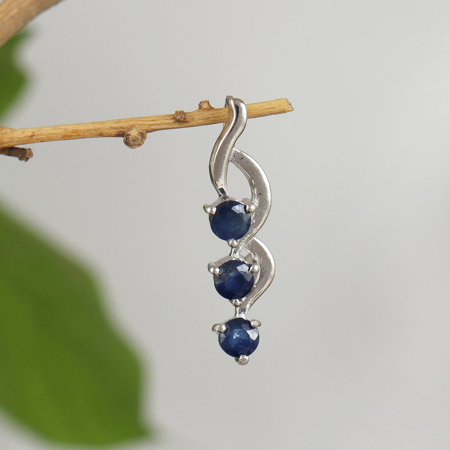 Natural Blue Sapphire Round Cut Gemstone Pendant-925 Sterling Silver Pendant-September Birthstone Pendant-Chain Pendant Wedding Gift Her