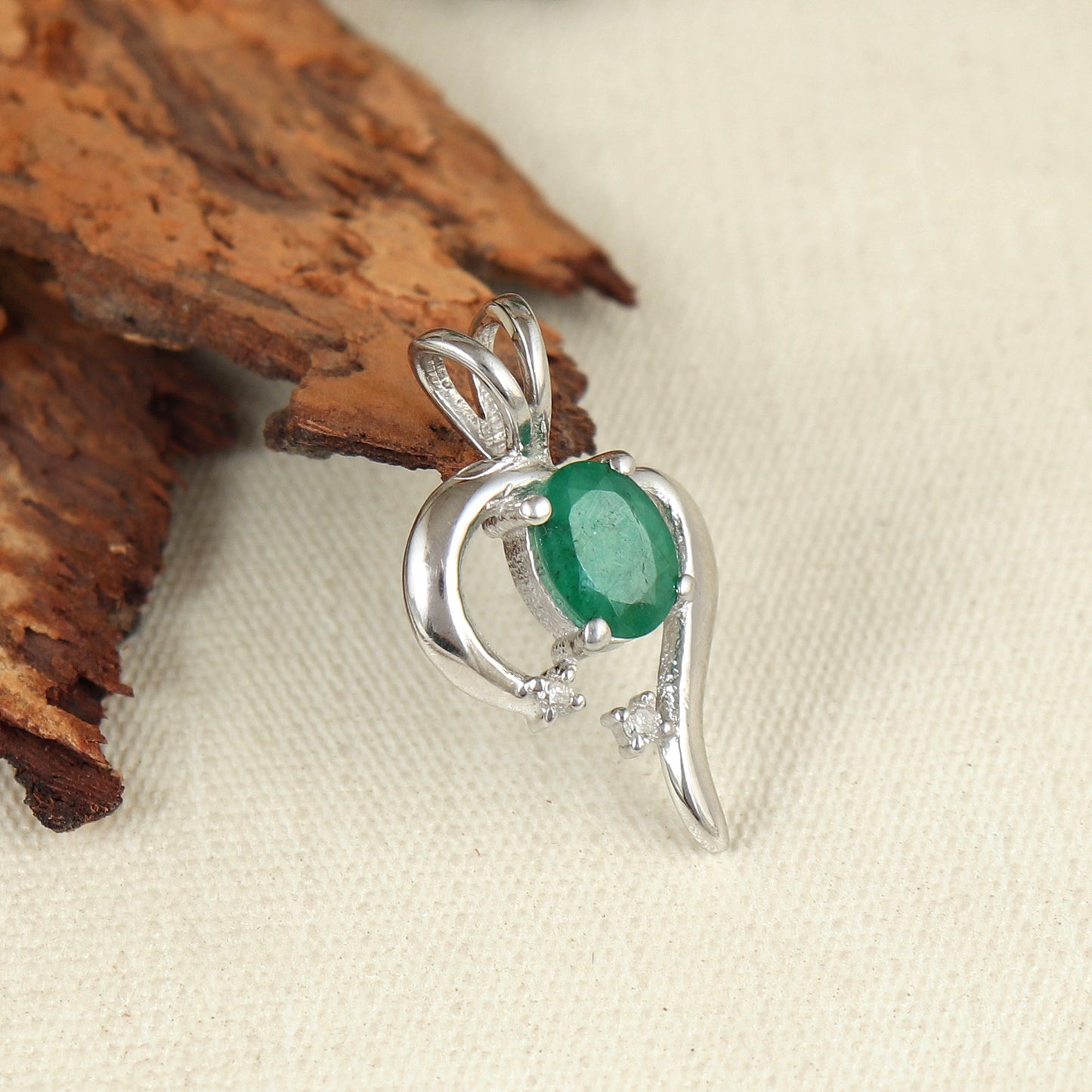 0.68 Cts Natural Emerald Pendant-925 Sterling Silver-May Birthstone Pendant-Heart Emerald Pendant-Oval Emerald Pendant-Handmade Pendant