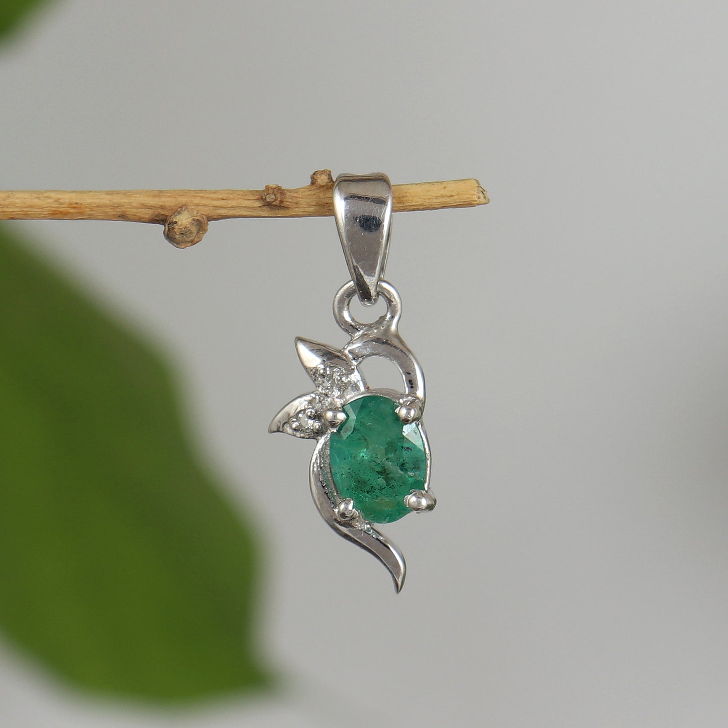 Emerald Diamond Pendant Necklace-925 Sterling Silver Necklace-May Birthstone Pendant-Emerald Jewelry-Dainty Pendant-Wedding Gift for Her