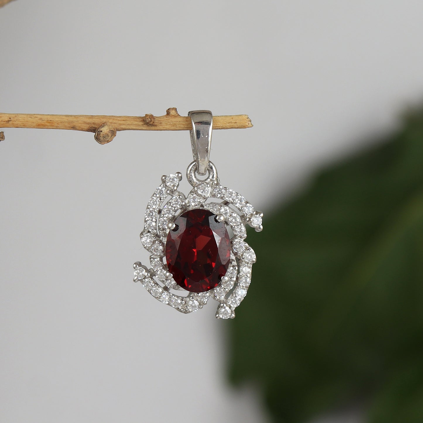 Garnet Oval Gemstone Cluster Pendant-925 Sterling Silver Pendant-January Birthstone Pendant-Chain Pendant for Christmas Gift-Women Jewelry