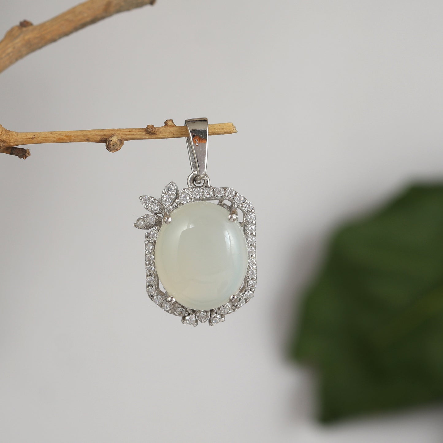 Natural White Moonstone Pendant-925 Sterling Silver Pendant-10x12mm Oval Moonstone Pendant-June Birthstone-Chain Pendant Christmas Gift Her